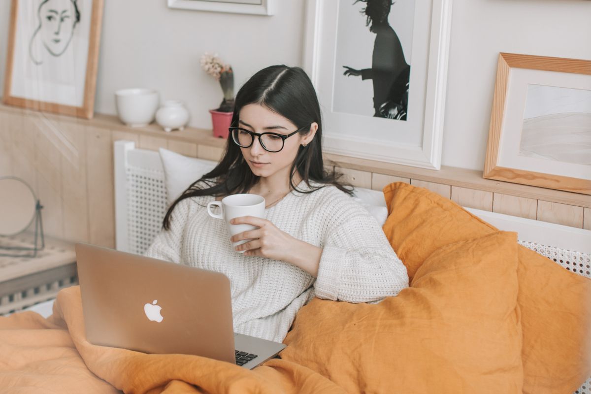 【おうち美容で顎ニキビをゼロに】10年悩んだ私が実践した5つの自宅ケア方法