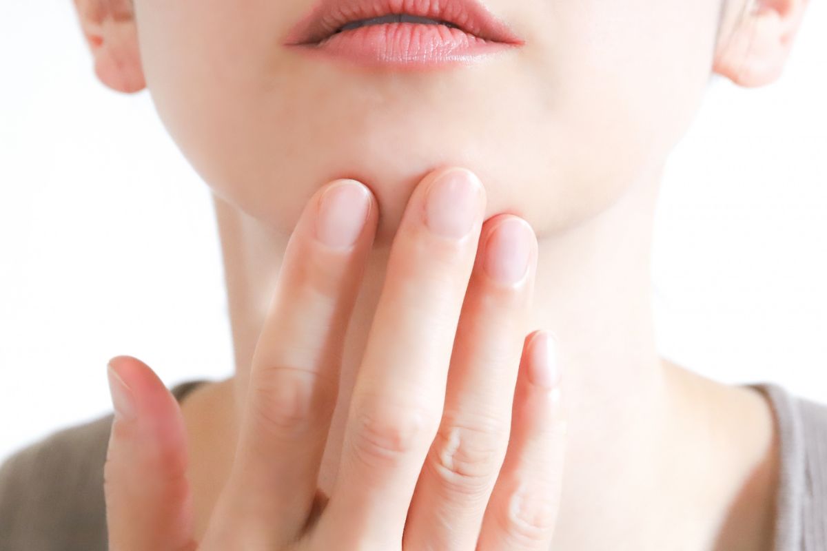 顎ニキビを悪化させるNG習慣7選｜私も知らずにやってた…